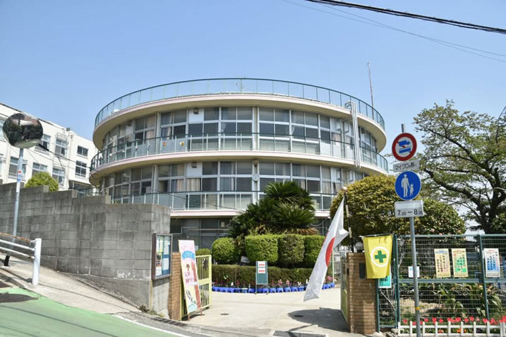 美野丘小学校 | 円形校舎研究会アーカイブ